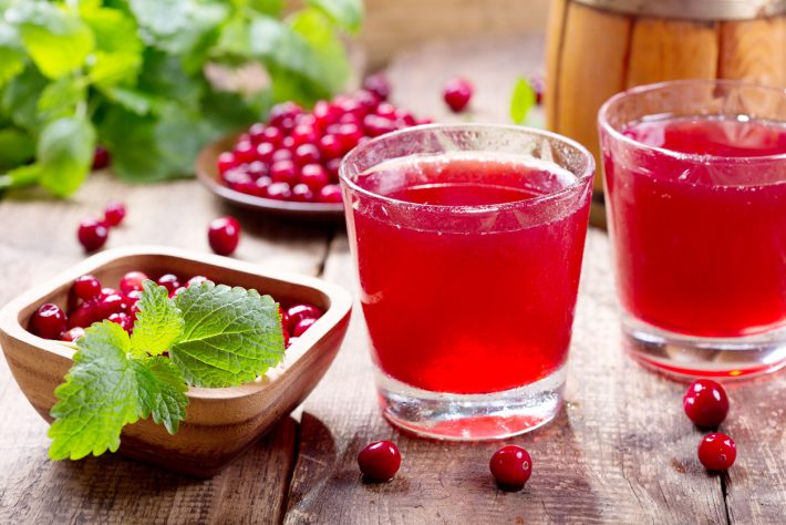 glass of cranberry juice with fresh berries